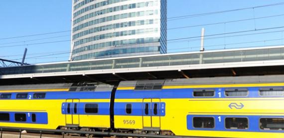 train from amsterdam airport to city center